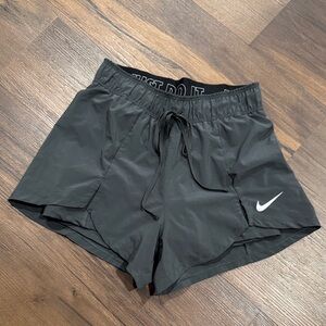 Nike Women's Flex Essential 2-in-1 Shorts 3.5 in. Size XS Gray